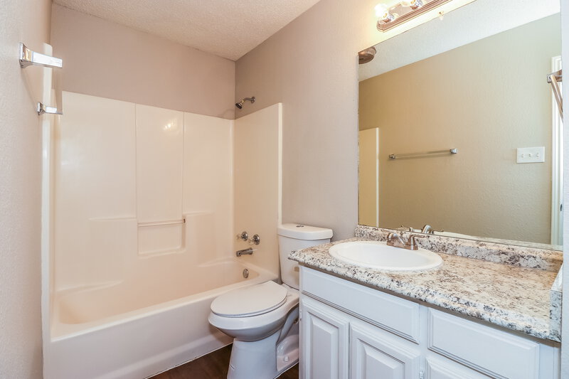 1,990/Mo, 6912 Aston Dr North Richland Hills, TX 76182 Bathroom View