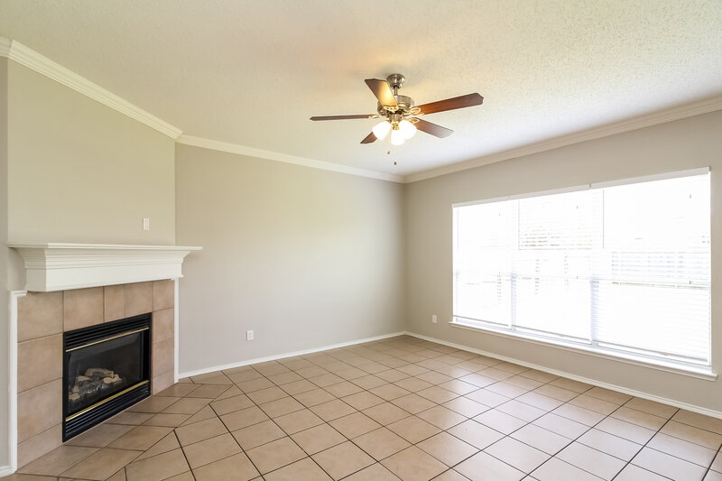 2,625/Mo, 504 Mulberry Ln Desoto, TX 75115 Living Room View 2