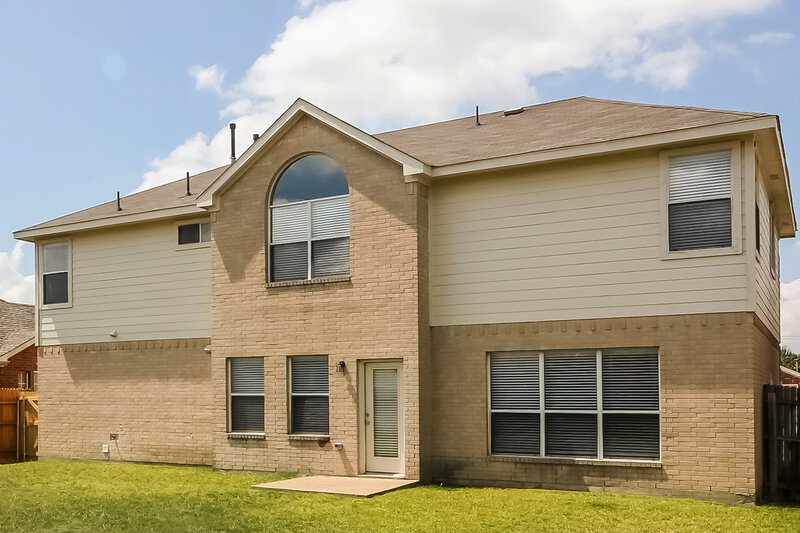 2,625/Mo, 504 Mulberry Ln Desoto, TX 75115 Rear View