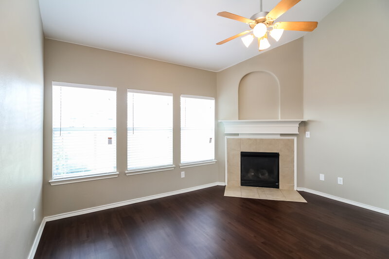 2,060/Mo, 1204 Seneca Pl Glenn Heights, TX 75154 Living Room View 2
