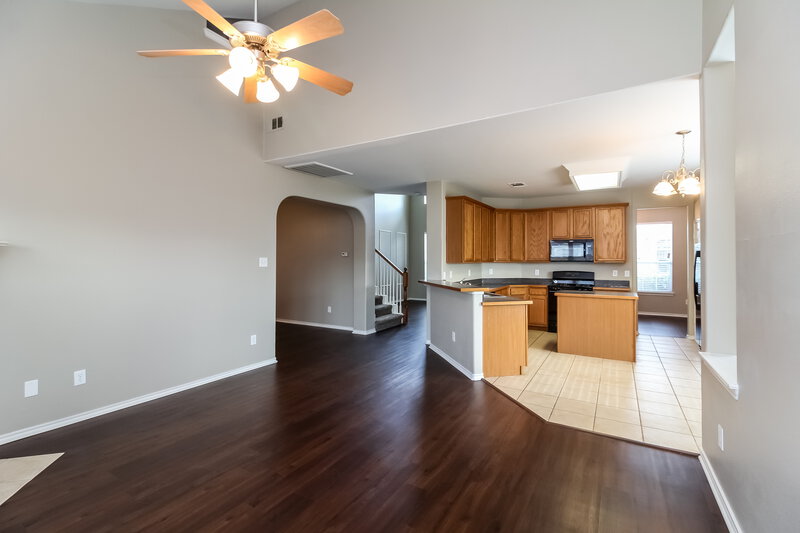 2,060/Mo, 1204 Seneca Pl Glenn Heights, TX 75154 Living Room View 3