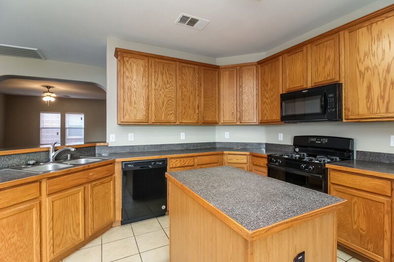 2,060/Mo, 1204 Seneca Pl Glenn Heights, TX 75154 Kitchen View 2