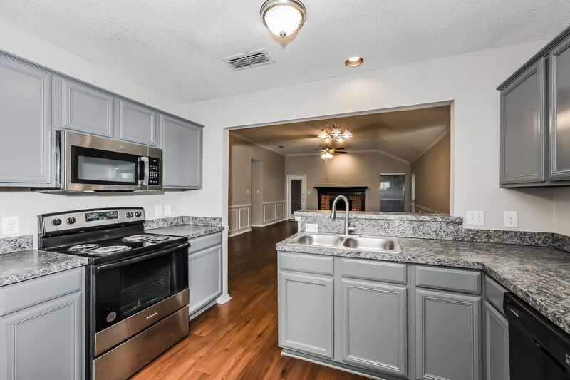 2,285/Mo, 2844 Claremont Dr Grand Prairie, TX 75052 Kitchen View 2