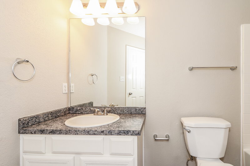 2,675/Mo, 2844 Claremont Dr Grand Prairie, TX 75052 Bathroom View