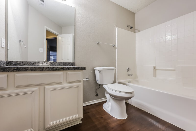 2,285/Mo, 2844 Claremont Dr Grand Prairie, TX 75052 Bathroom View