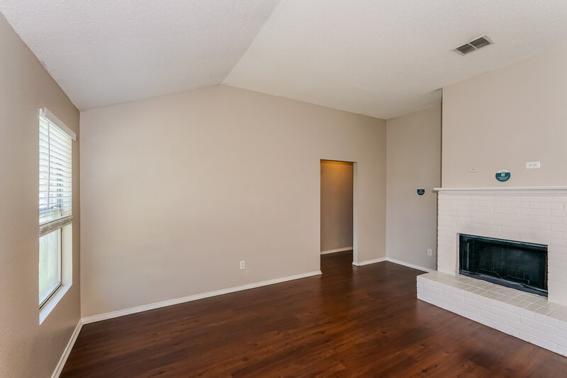 2,060/Mo, 317 Taylor St Saginaw, TX 76179 Living Room View