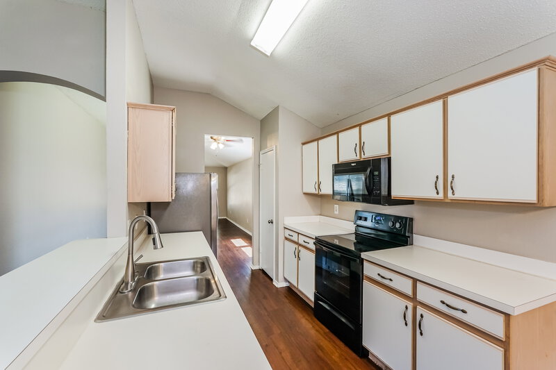 2,060/Mo, 317 Taylor St Saginaw, TX 76179 Kitchen View