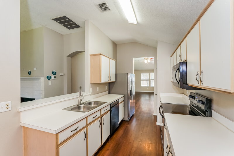 2,060/Mo, 317 Taylor St Saginaw, TX 76179 Kitchen View 2