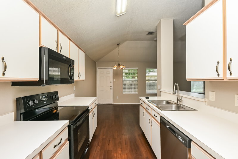 2,020/Mo, 317 Taylor St Saginaw, TX 76179 Kitchen View 2