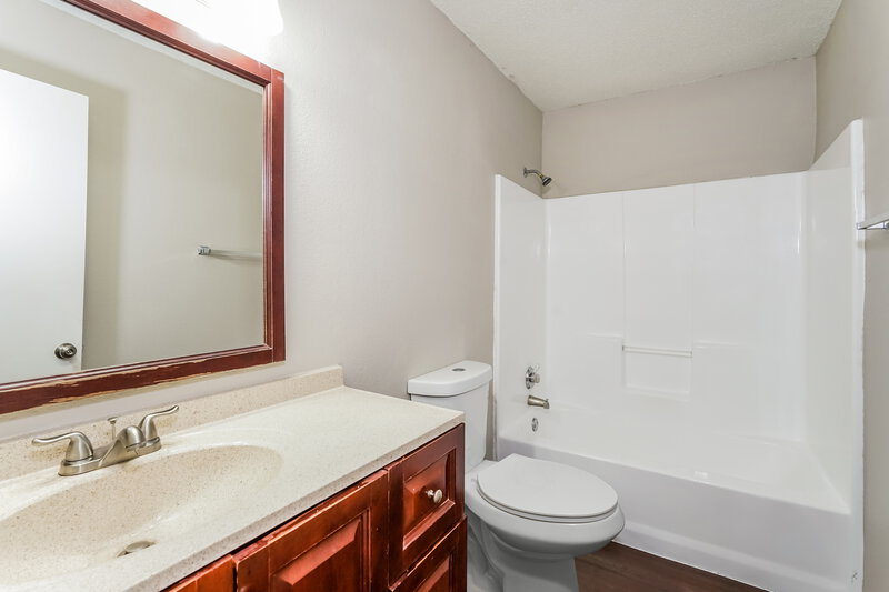 2,060/Mo, 317 Taylor St Saginaw, TX 76179 Bathroom View