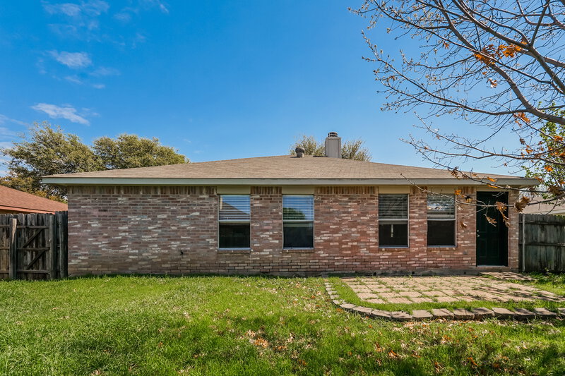 2,060/Mo, 317 Taylor St Saginaw, TX 76179 Rear View