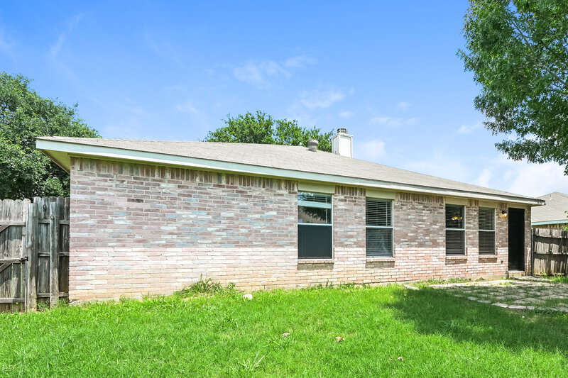 2,020/Mo, 317 Taylor St Saginaw, TX 76179 Rear View