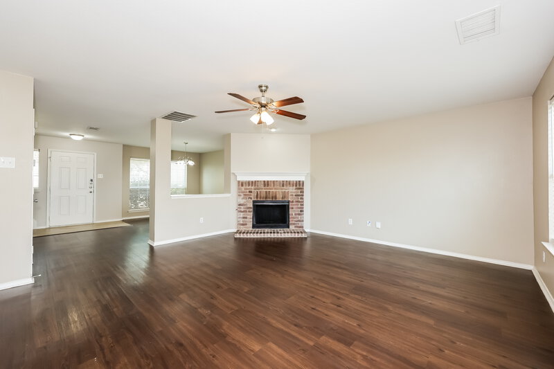 2,190/Mo, 9316 Liberty Crossing Dr Fort Worth, TX 76131 Living Room View