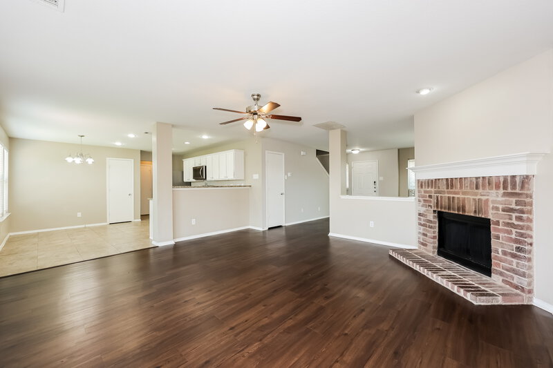 2,190/Mo, 9316 Liberty Crossing Dr Fort Worth, TX 76131 Living Room View 2