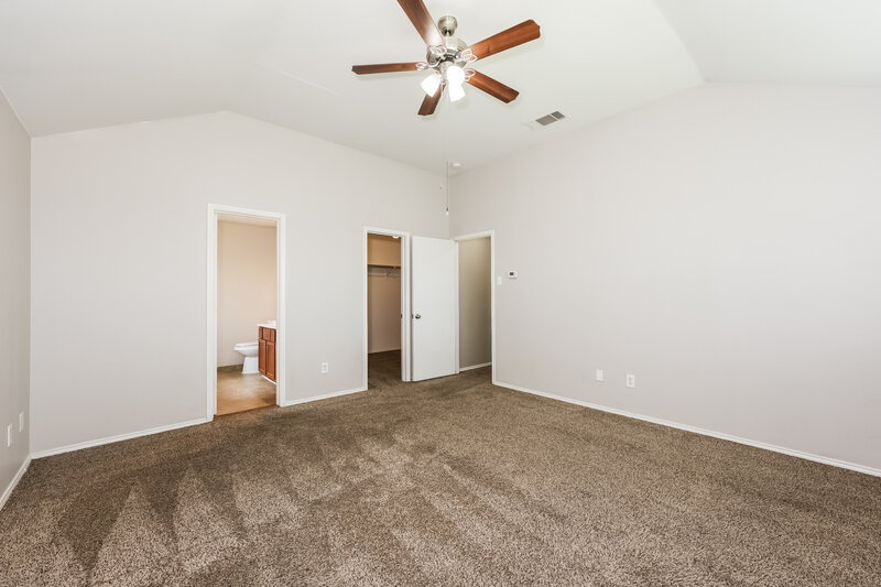 2,190/Mo, 9316 Liberty Crossing Dr Fort Worth, TX 76131 Main Bedroom View 2