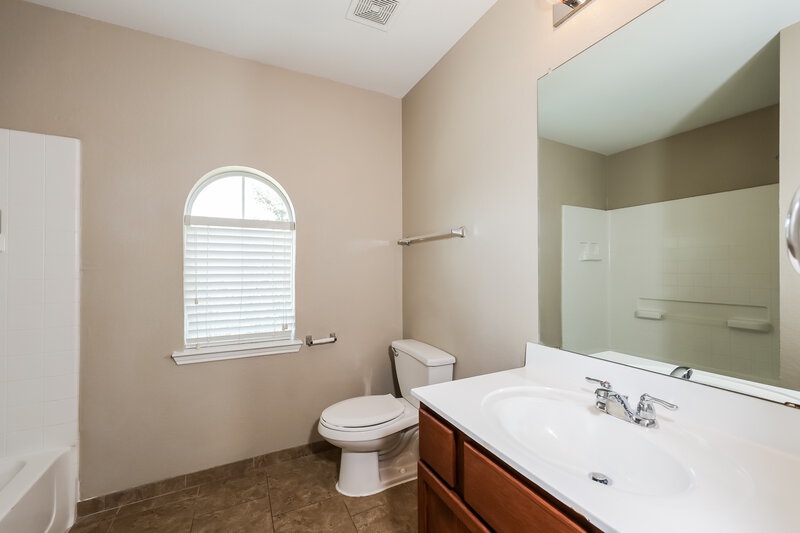 2,190/Mo, 9316 Liberty Crossing Dr Fort Worth, TX 76131 Bathroom View