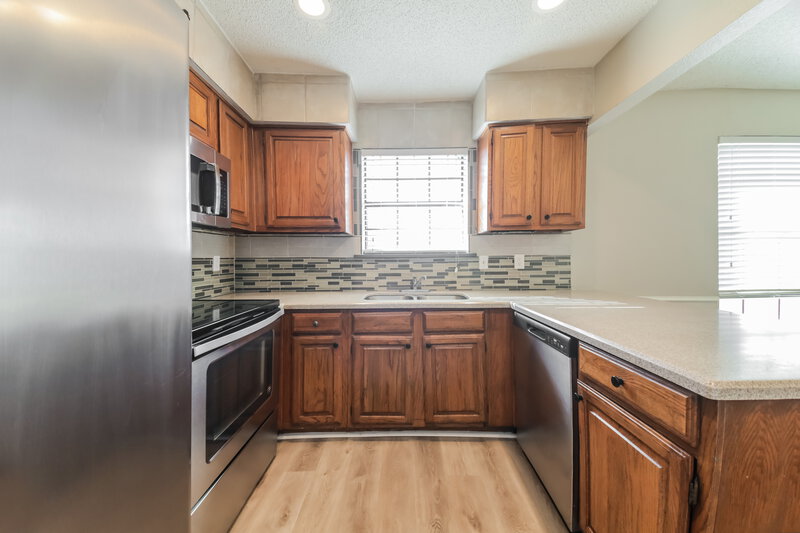 2,190/Mo, 1317 Sparrow Ct Desoto, TX 75115 Kitchen View 2