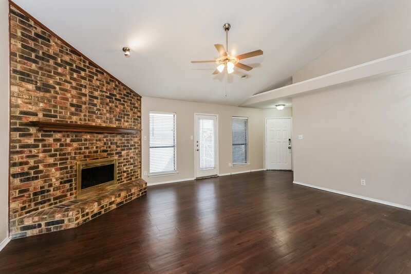 1,975/Mo, 111 Streamside Dr Desoto, TX 75115 Living Room View 2