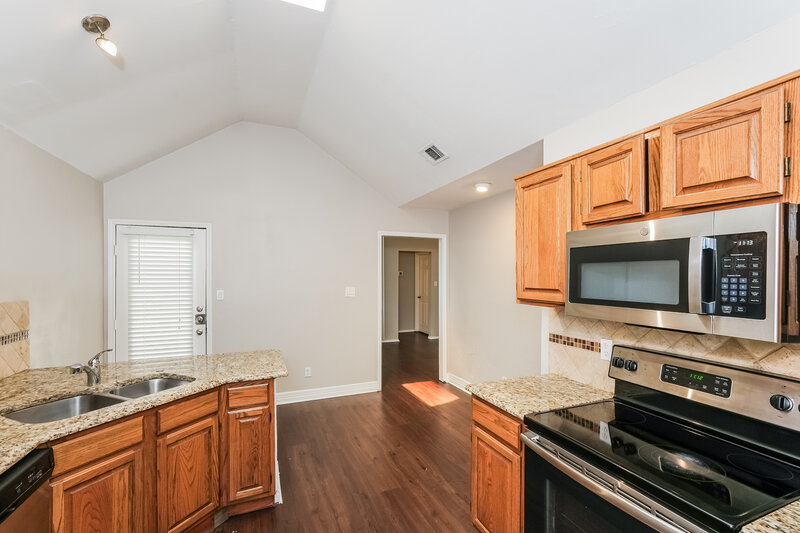 1,975/Mo, 111 Streamside Dr Desoto, TX 75115 Kitchen View 2
