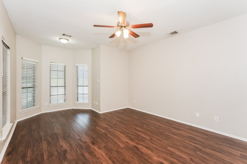 1,975/Mo, 111 Streamside Dr Desoto, TX 75115 Main Bedroom View
