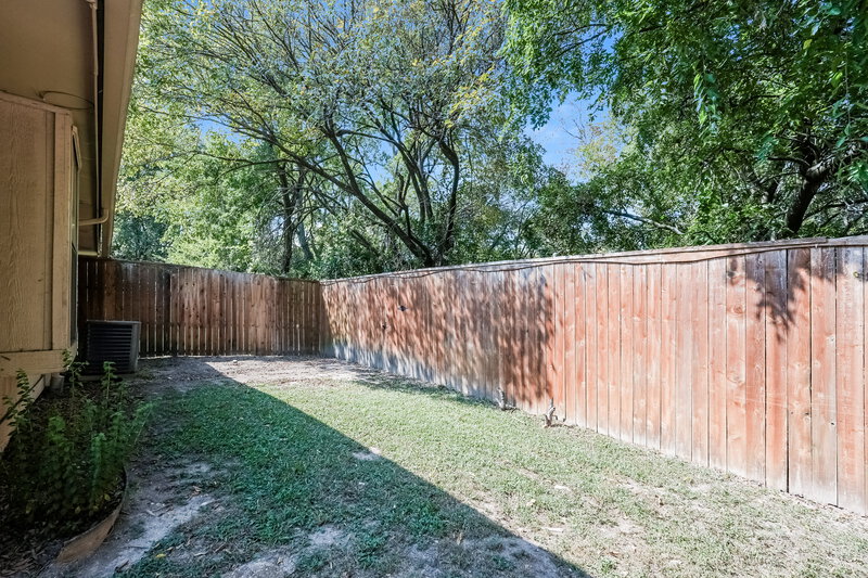 1,975/Mo, 111 Streamside Dr Desoto, TX 75115 Rear View