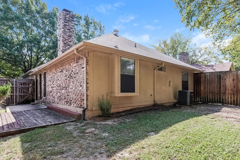 1,975/Mo, 111 Streamside Dr Desoto, TX 75115 Rear View 2