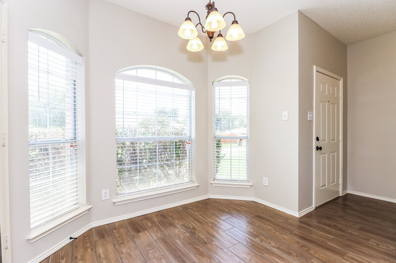 2,275/Mo, 721 Crenshaw Dr Cedar Hill, TX 75104 Dining Room View