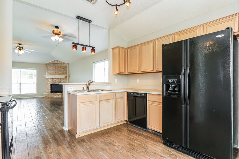 2,275/Mo, 721 Crenshaw Dr Cedar Hill, TX 75104 Kitchen View