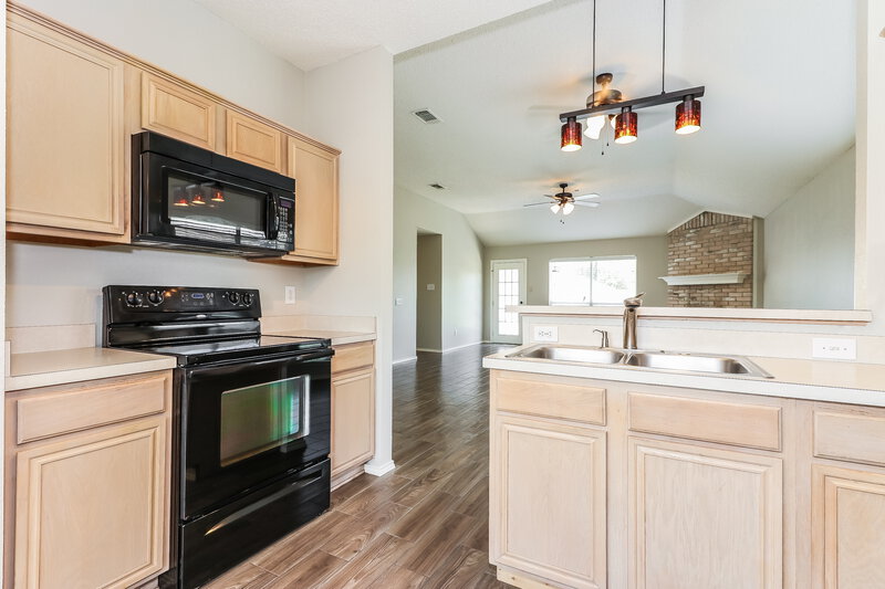 2,275/Mo, 721 Crenshaw Dr Cedar Hill, TX 75104 Kitchen View 2