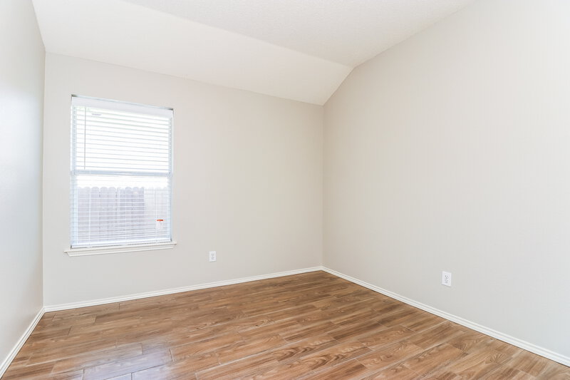2,275/Mo, 721 Crenshaw Dr Cedar Hill, TX 75104 Bedroom View 2