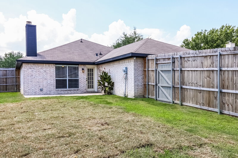 2,275/Mo, 721 Crenshaw Dr Cedar Hill, TX 75104 Rear View