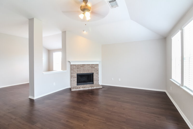 2,050/Mo, 1356 Illinois Ave Lancaster, TX 75134 Living Roomlarge View