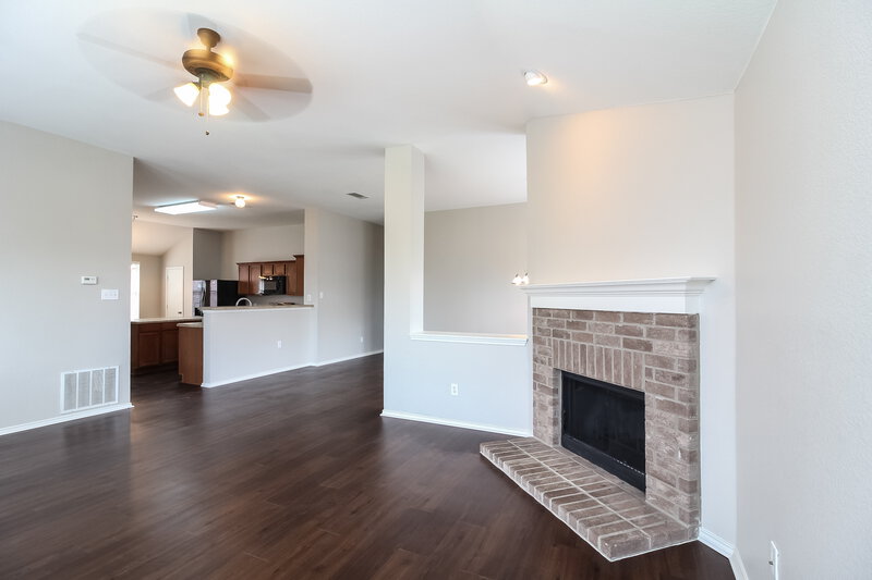 2,050/Mo, 1356 Illinois Ave Lancaster, TX 75134 Living Roomlarge View 2