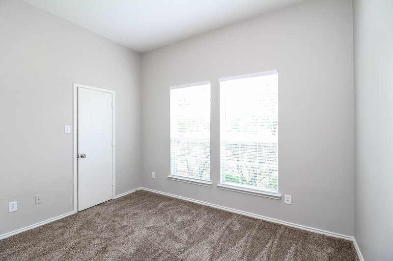 2,050/Mo, 1356 Illinois Ave Lancaster, TX 75134 Bedroomlarge View