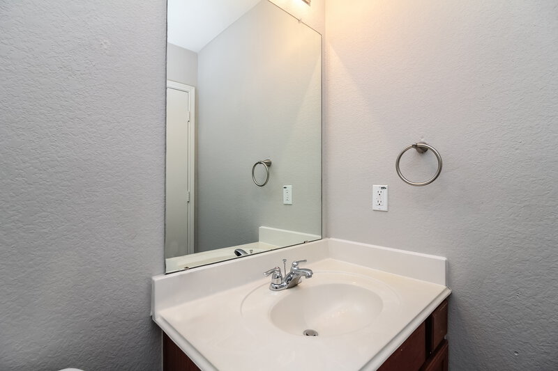 2,050/Mo, 1356 Illinois Ave Lancaster, TX 75134 Bathroomlarge View