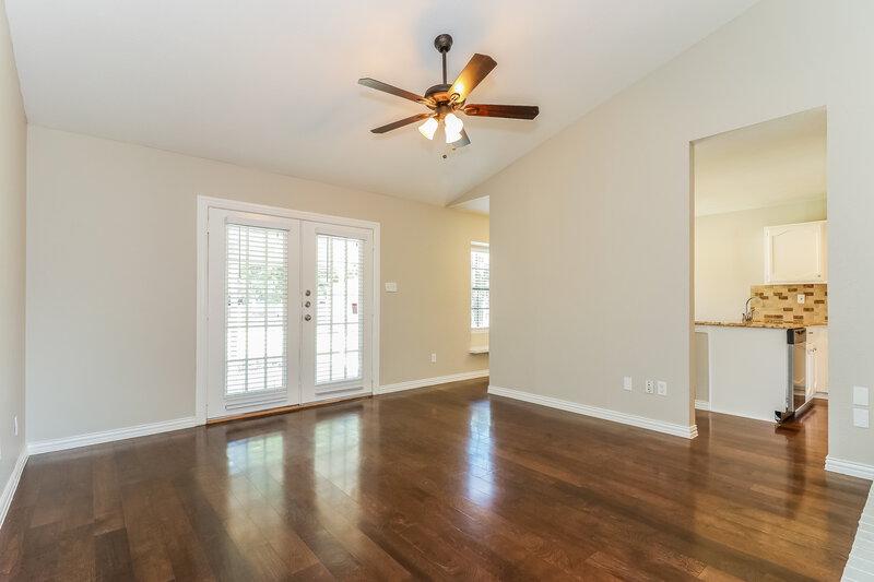 2,150/Mo, 440 Whitney St Cedar Hill, TX 75104 Living Room View