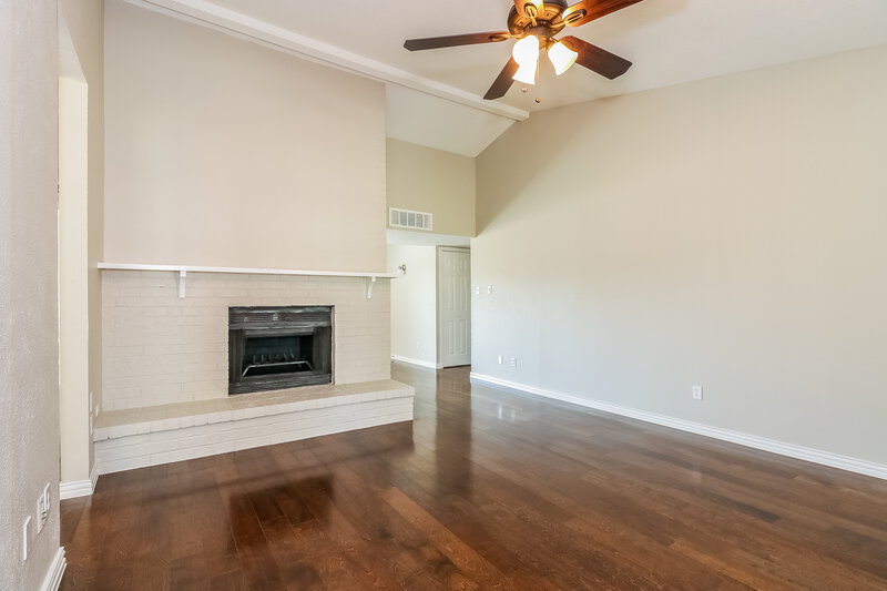 2,150/Mo, 440 Whitney St Cedar Hill, TX 75104 Living Room View 3