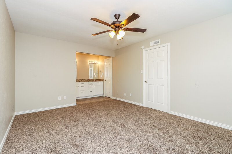 2,150/Mo, 440 Whitney St Cedar Hill, TX 75104 Master Bedroom View 2