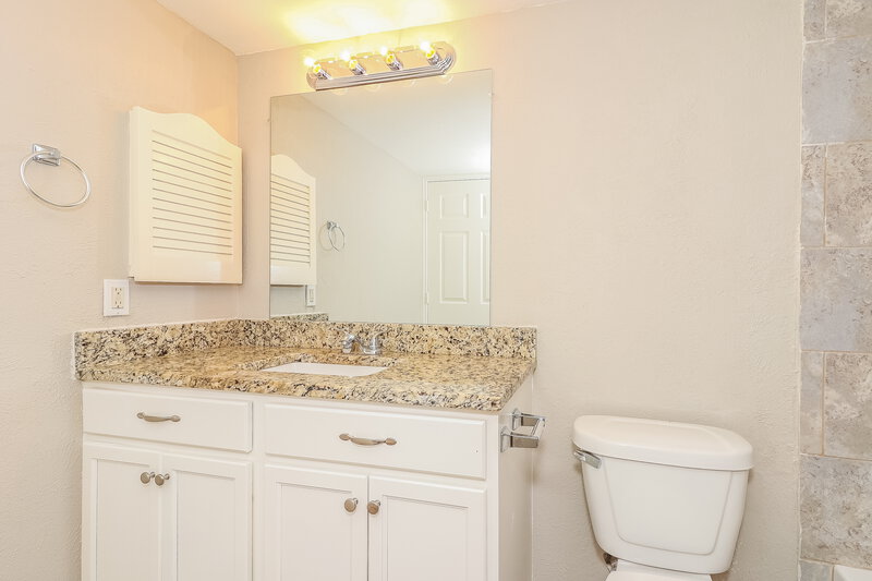 2,150/Mo, 440 Whitney St Cedar Hill, TX 75104 Bathroom View
