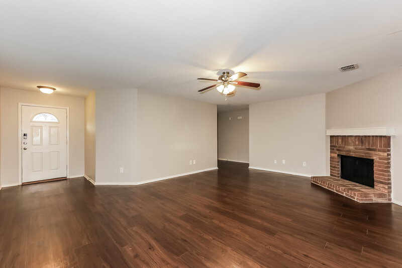 2,285/Mo, 1429 Lauren Dr Burleson, TX 76028 Living Room View