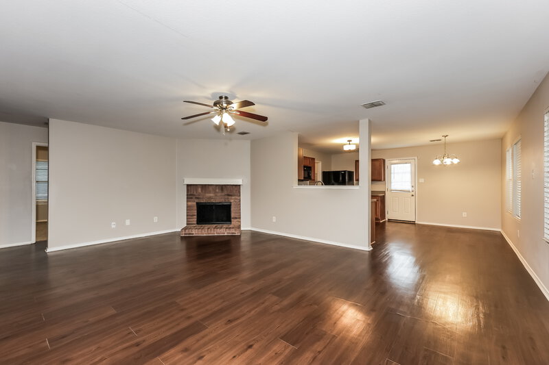 2,285/Mo, 1429 Lauren Dr Burleson, TX 76028 Living Room View 2