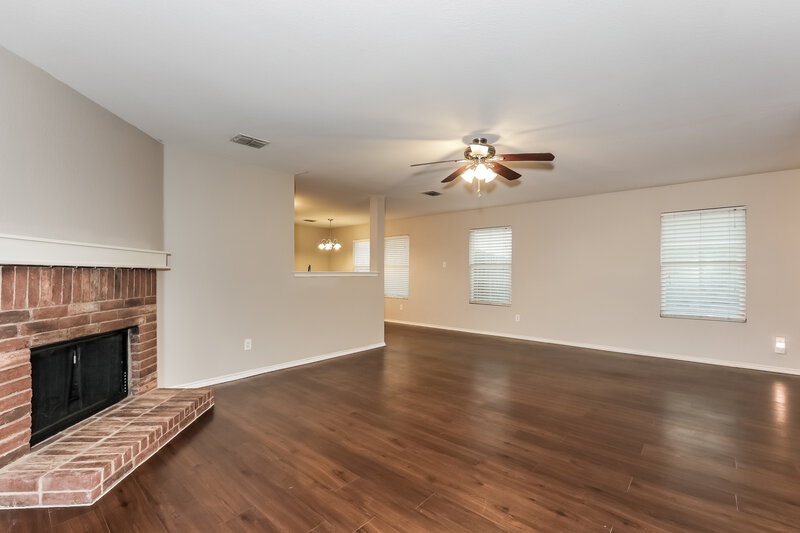 2,285/Mo, 1429 Lauren Dr Burleson, TX 76028 Living Room View 3