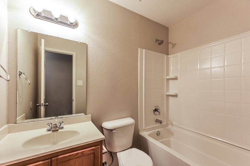 2,285/Mo, 1429 Lauren Dr Burleson, TX 76028 Bathroom View