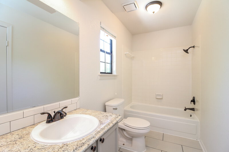 2,170/Mo, 6003 Rocky Point Dr Arlington, TX 76018 Master Bathroom View