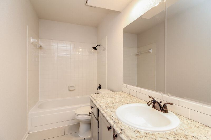 2,170/Mo, 6003 Rocky Point Dr Arlington, TX 76018 Bathroom View