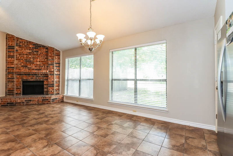 2,095/Mo, 113 Bugle Ct Fort Worth, TX 76108 Living Room View 2