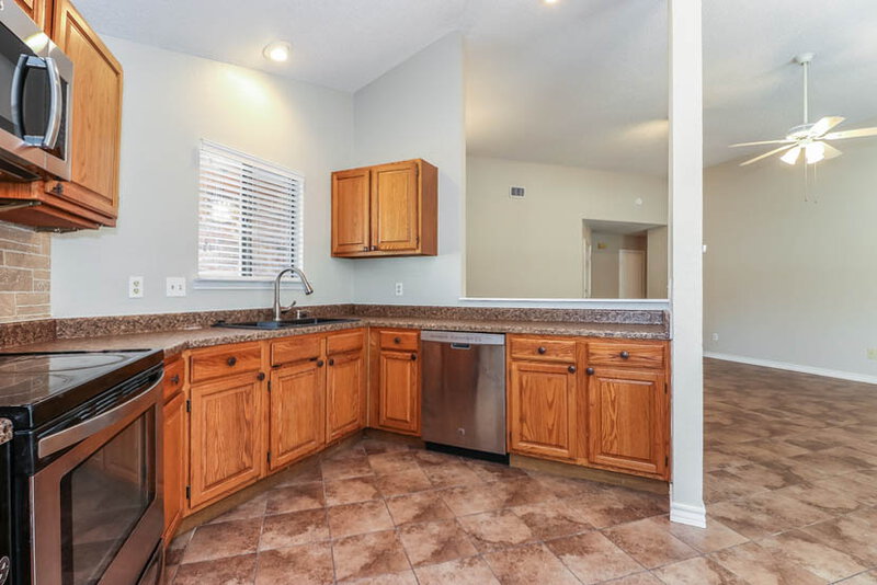 2,095/Mo, 113 Bugle Ct Fort Worth, TX 76108 Kitchen View 2