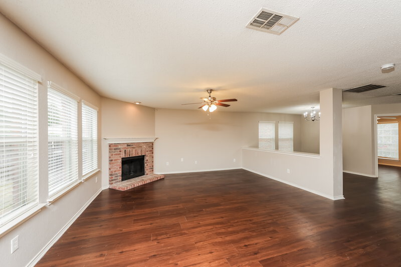 2,560/Mo, 2309 Raven Ct Mesquite, TX 75181 Living Room View 2