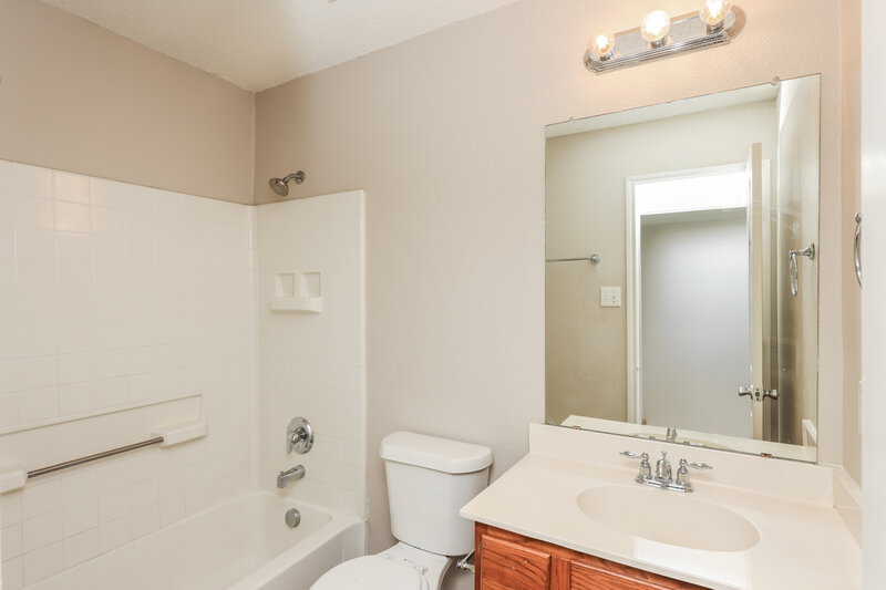 2,560/Mo, 2309 Raven Ct Mesquite, TX 75181 Bathroom View
