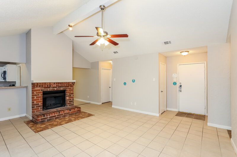2,300/Mo, 1365 Roan Dr Lancaster, TX 75134 Living Room View 2